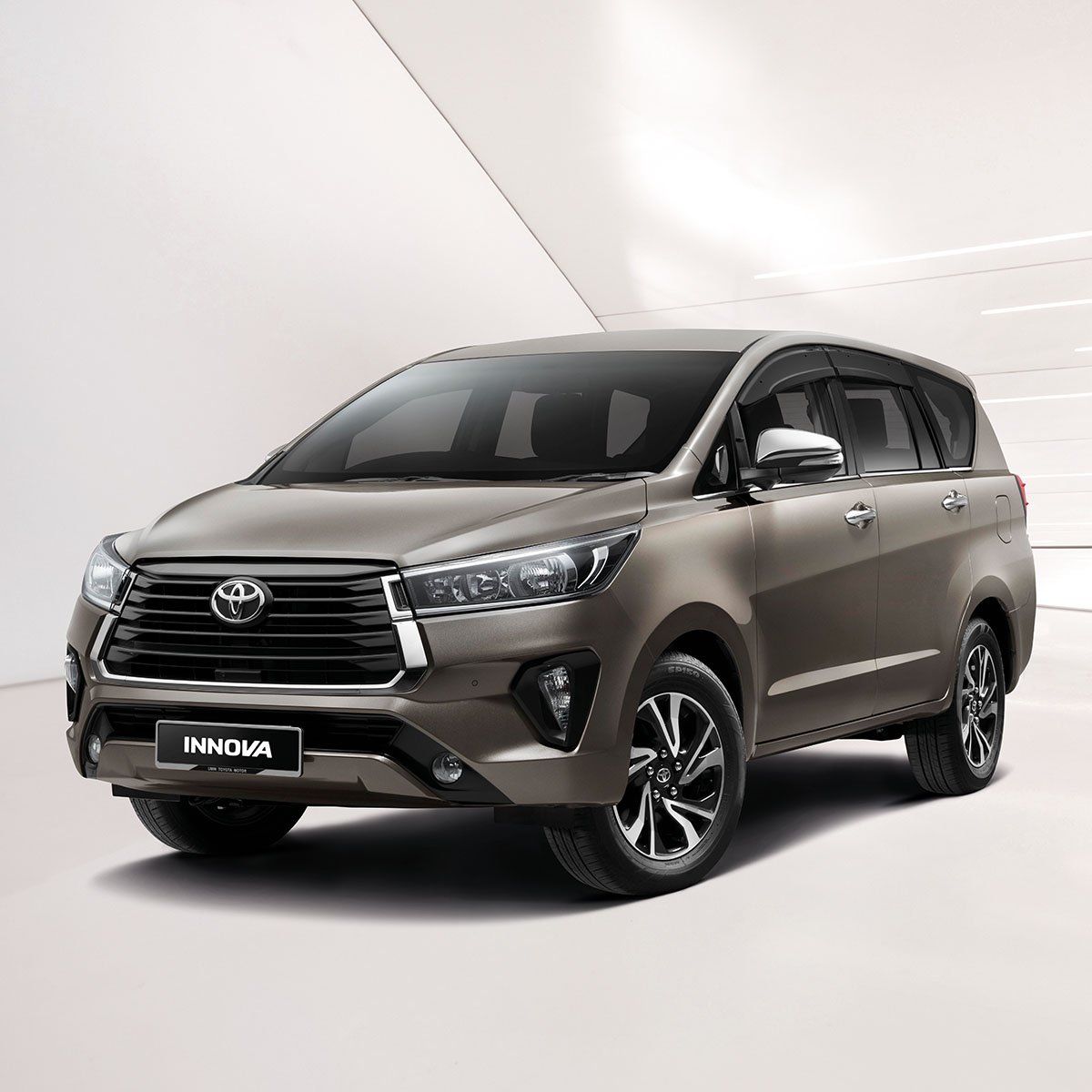 Innova  Crysta